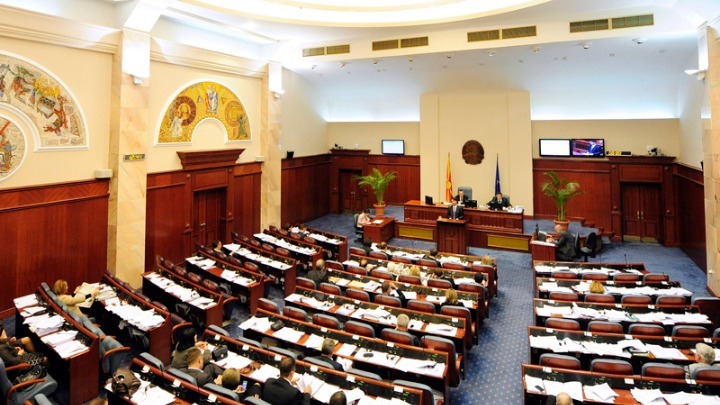 Την Παρασκευή συνεχίζεται στη βουλή της ΠΓΔΜ η συζήτηση για την τροποποίηση του συντάγματος