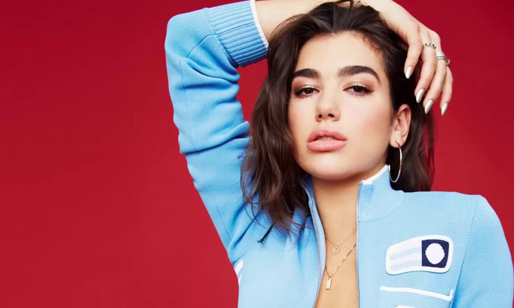 Η Dua Lipa ποζάρει με τα εσώρουχα στον φακό του συντρόφου της