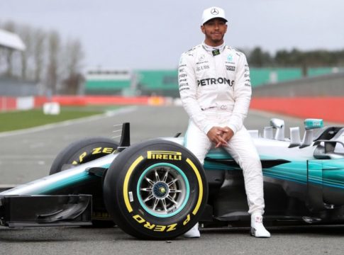 Χάμιλτον: «Οι δημοσιογράφοι πρέπει να δείξουν περισσότερο σεβασμό στον Φέτελ»