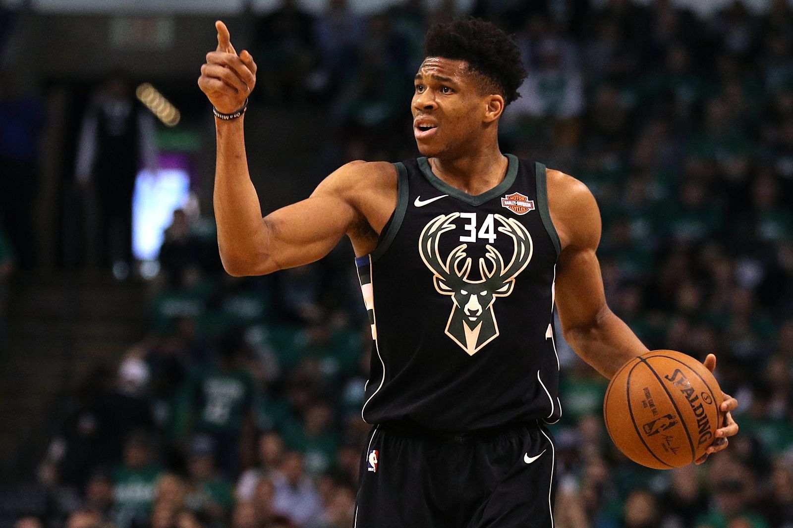 Κορυφαίος ξένος ο Giannis σύμφωνα με τους GMs του NBA