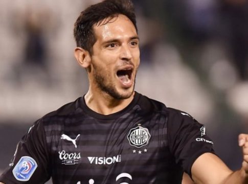 Τα «παστελώνει» και στα 37 ο Σάντα Κρουζ