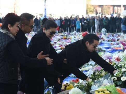 Λέστερ : Η οικογένεια Σριβανταναπράμπα καταθέτει στεφάνι στον τόπο της τραγωδίας (pics&vids)