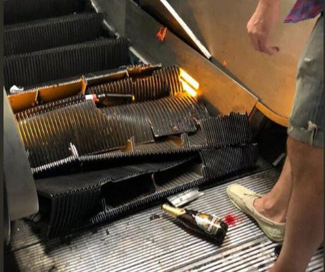 Φρικτό ατύχημα στο μετρό της Ρώμης: Οπαδός έχασε το πόδι του, μαχαίρωσαν φίλαθλο της ΤΣΣΚΑ (vid)