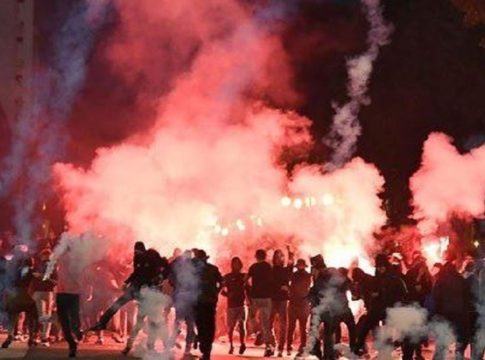 Φωτιές και επεισόδια έξω από το Βελοντρόμ πριν το Μαρσέιγ – Παρί Σεν Ζερμέν (vids)