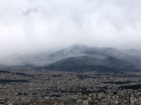 Καιρός: Έκτακτο δελτίο επιδείνωσης – Χιόνια, βροχές και καταιγίδες από το βράδυ