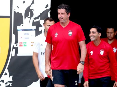Ανατροπή στην Μπενφίκα: Παραμένει στον πάγκο ο Βιτόρια