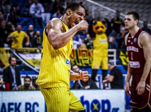 Βινς Χάντερ: Ετσι έβαλε στα… καλάθια τους Λιθουανούς (vid)