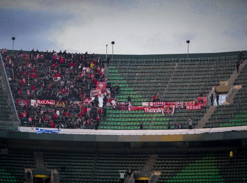Χωρίς προβλήματα οι οπαδοί του Ολυμπιακού στο γήπεδο (vids)
