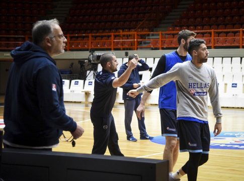 Αθηναίου: «Να δείξουμε ότι είμαστε το ίδιο καλή ομάδα»