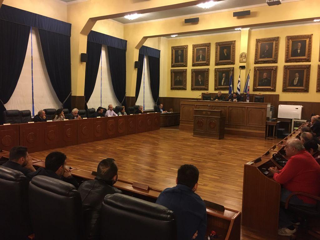 Μια γροθιά Βαγγέλης Μαρινάκης – Γιάννης Μώραλης και δημοτικοί σύμβουλοι για έναν Πειραιά νικητή | to10.gr Μια γροθιά Βαγγέλης Μαρινάκης – Γιάννης Μώραλης και δημοτικοί σύμβουλοι για έναν Πειραιά νικητή | to10.gr