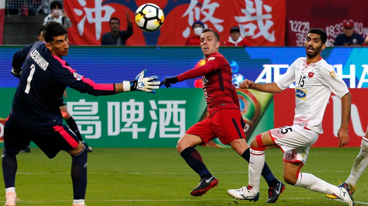 Μαζεύει τα κομμάτια της