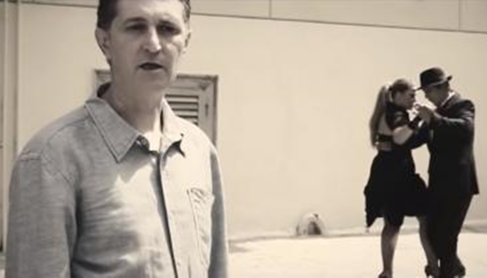 Ισπανικό τραγούδι: Οι στίχοι του είναι μόνο με ελληνικές λέξεις