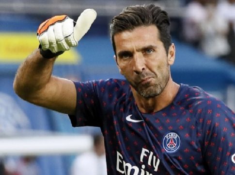 Ο Μπουφόν ντύθηκε Άγιος Βασίλης και μοίρασε δώρα! (vid)