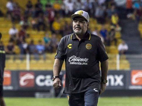 Σε απελπιστική κατάσταση οn camera ο Μαραντόνα (vid)