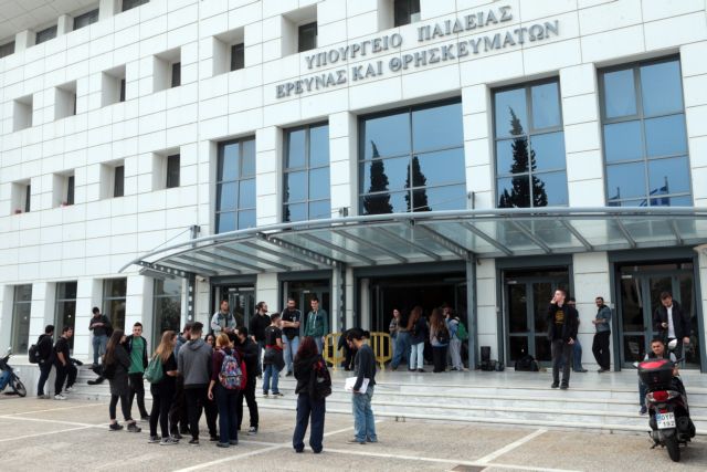 Άδεια από Γαβρόγλου σε υπαλλήλους λόγω… κινητοποιήσεων στο υπουργείο Παιδείας