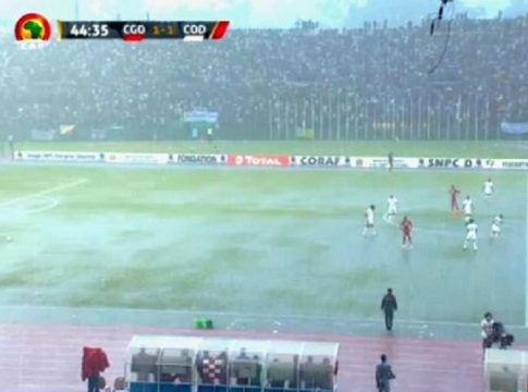 Στάδιο στο Κονγκό «μεταμορφώθηκε» σε λίμνη (vid)