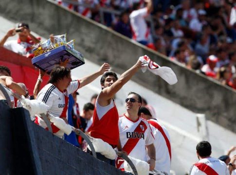 Οι δρόμοι του Μπουένος Άιρες «πλημμύρισαν» οπαδούς! (vids)