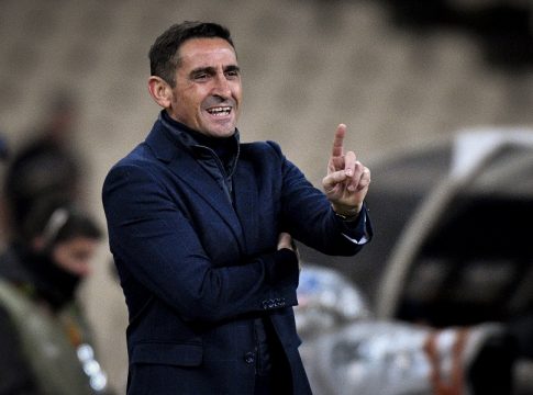 Πείτε με ονειροπόλο, μα βλέπω πίσω τον Μανόλο