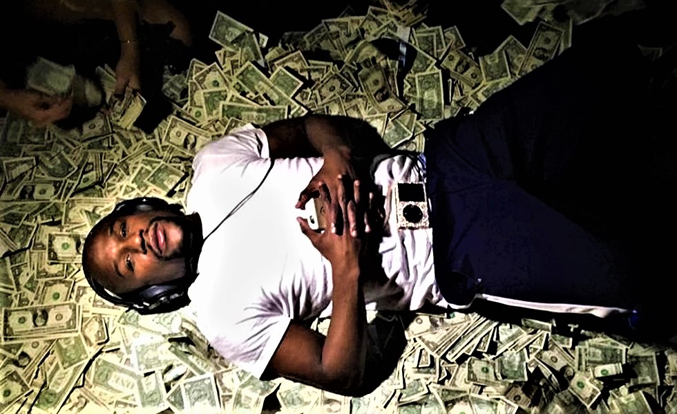 Ο «Money» Φλόιντ Μεϊγουέδερ, έχει πολλά λεφτά και το δείχνει (pics & vid)