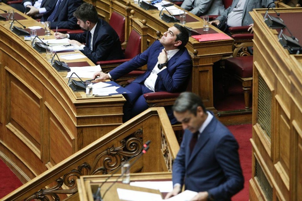ΝΔ και ΣΥΡΙΖΑ χαϊδεύουν κομματικά ακροατήρια και αδιαφορούν για το Σύνταγμα
