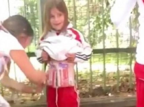 Συνελήφθη η οπαδός της Ρίβερ που έζωσε με καπνογόνα την κόρη της (vid)