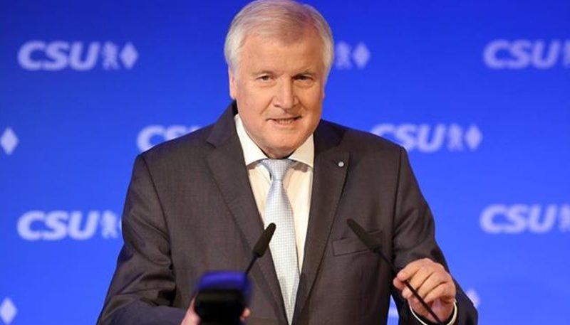 Την παραίτησή του από την ηγεσία του CSU προανήγγειλε ο Ζεεχόφερ