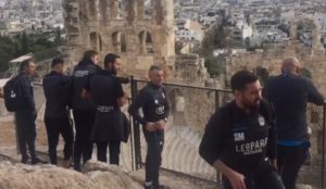 Η επίσκεψη της Ντουντελάνζ στην Ακρόπολη (vid)