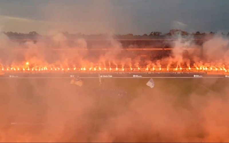 Το εντυπωσιακό «αντίο» της Καλσρούης στο Wildparkstadion με εκατοντάδες καπνογόνα (vid)