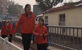 Η 11χρονη που έχει ύψος 2,10 μέτρα (vid)