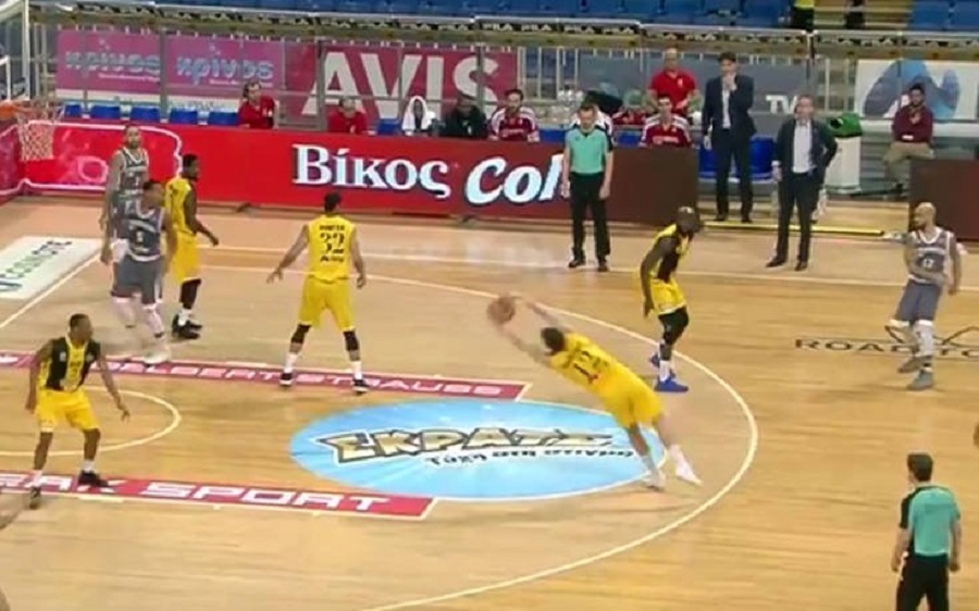 Απίστευτο: Ούτε ο…. Λαρεντζάκης τέτοια απόκρουση! (vid)