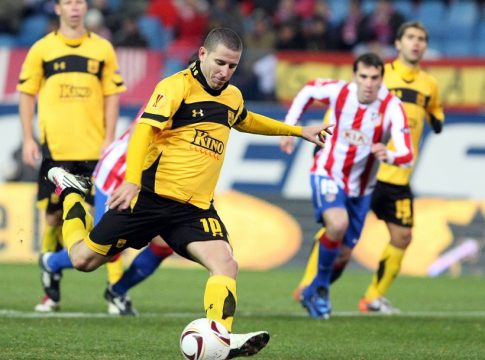 «Οι οπαδοί του Άρη πανηγυρίζουν γυμνοί από τη μέση και… κάτω»