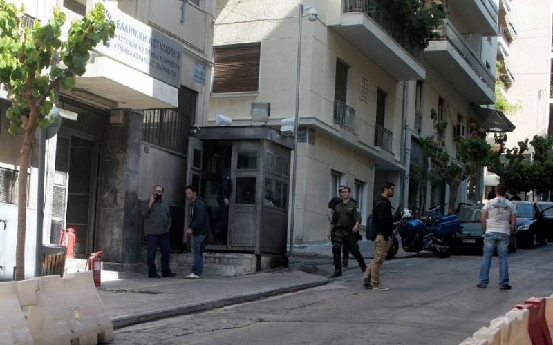Αστυνομικούς «βλέπει» πίσω από τα εξαφανισμένα όπλα του ΑΤ Εξαρχείων ο Μαυροειδάκος