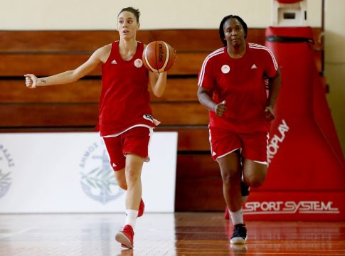 Νικολοπούλου και Τζόνσον μονομάχησαν σε μπασκετικό κουίζ για τον Ολυμπιακό (vid)