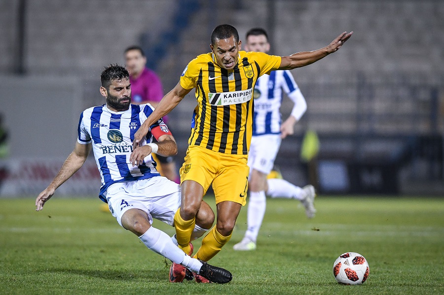 Νοκ άουτ Ντιγκινί και Μαρτίνες