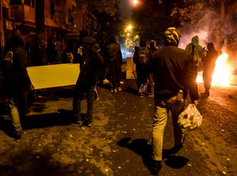Γρηγορόπουλος: Πορεία στη μνήμη του – Φωτιές και οδοφράγματα στα Εξάρχεια (pics)