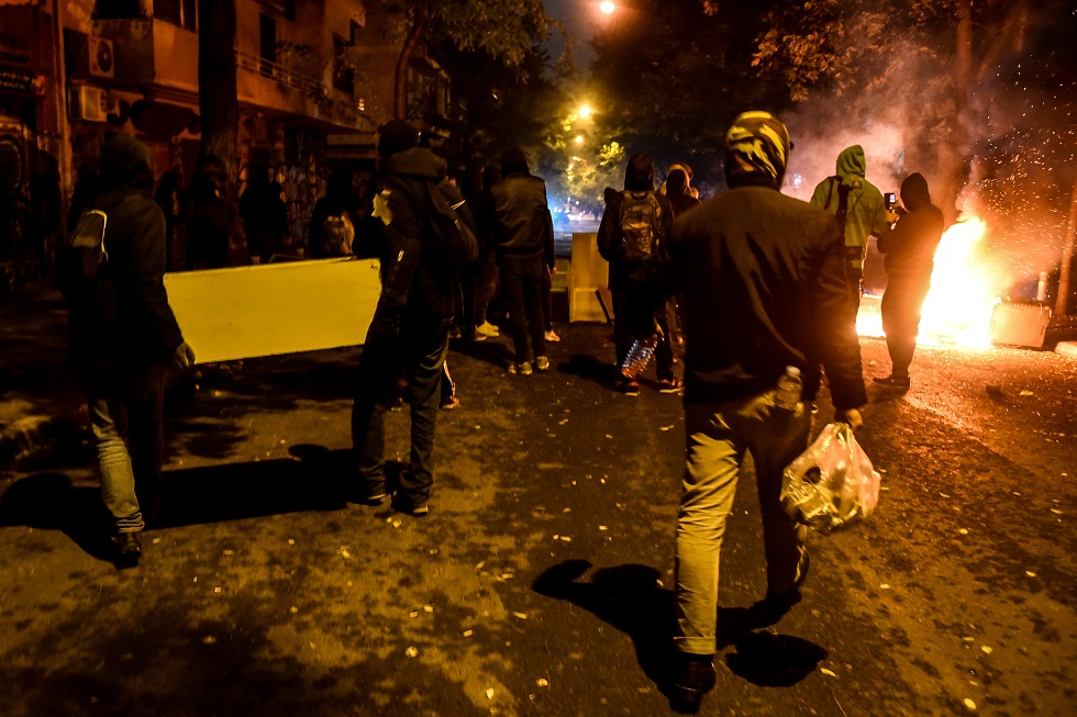 Γρηγορόπουλος: Πορεία στη μνήμη του – Φωτιές και οδοφράγματα στα Εξάρχεια (pics)