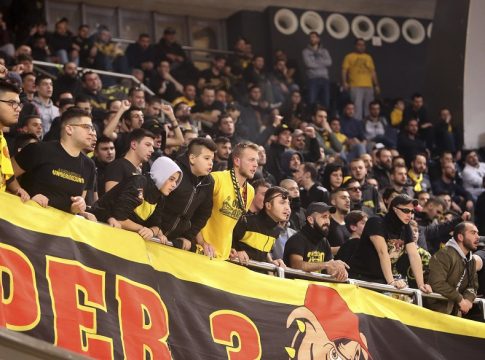Οι αποδοκιμασίες και η υπόσχεση του κόσμου του Άρη
