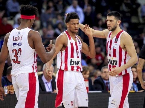 Έφτασε στην «Volkswagen Arena» ο Ολυμπιακός (vid)