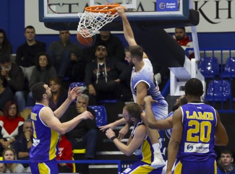 Χολαργός – Λαύριο 82-71