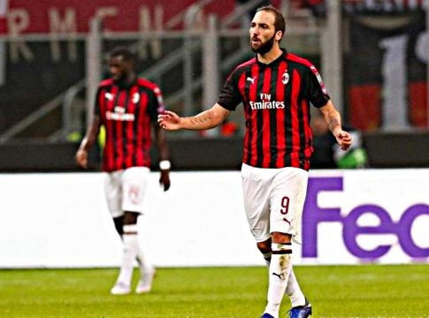 Νέα «σφαλιάρα» για Μίλαν, νίκησε και περιμένει η Νάπολι (vids)