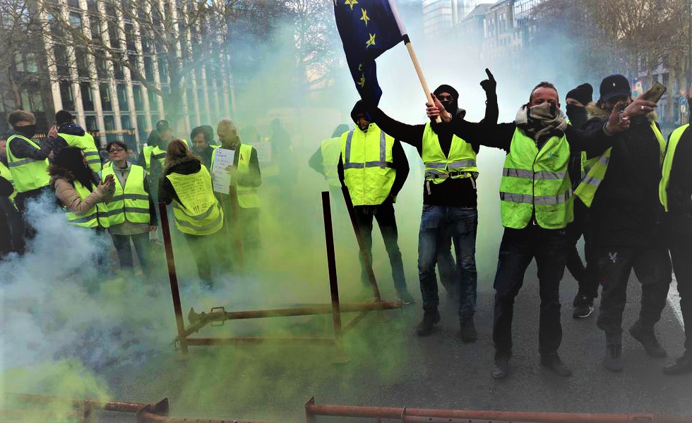 Τα «κίτρινα γιλέκα» της εξέγερσης