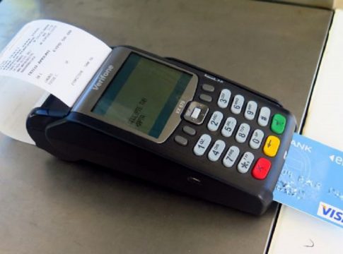 Αφορολόγητο όριο : Ανατροπές στις αποδείξεις με κάρτες