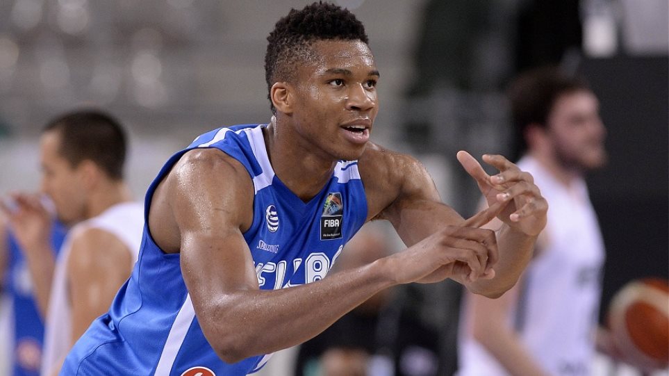 Αντετοκούνμπο: «Ο Θανάσης εκπροσωπεί την Ελλάδα και παίζει με την ψυχή του»