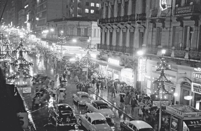 Πώς ήταν οι γιορτές στην πρωτεύουσα το 1956 (vid)