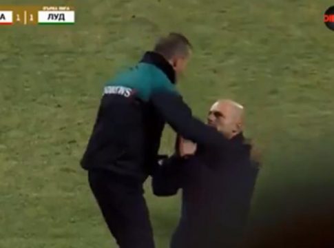 Προπονητής παρακαλά γονατιστός τον τέταρτο για 6 λεπτά καθυστερήσεις! (vid)