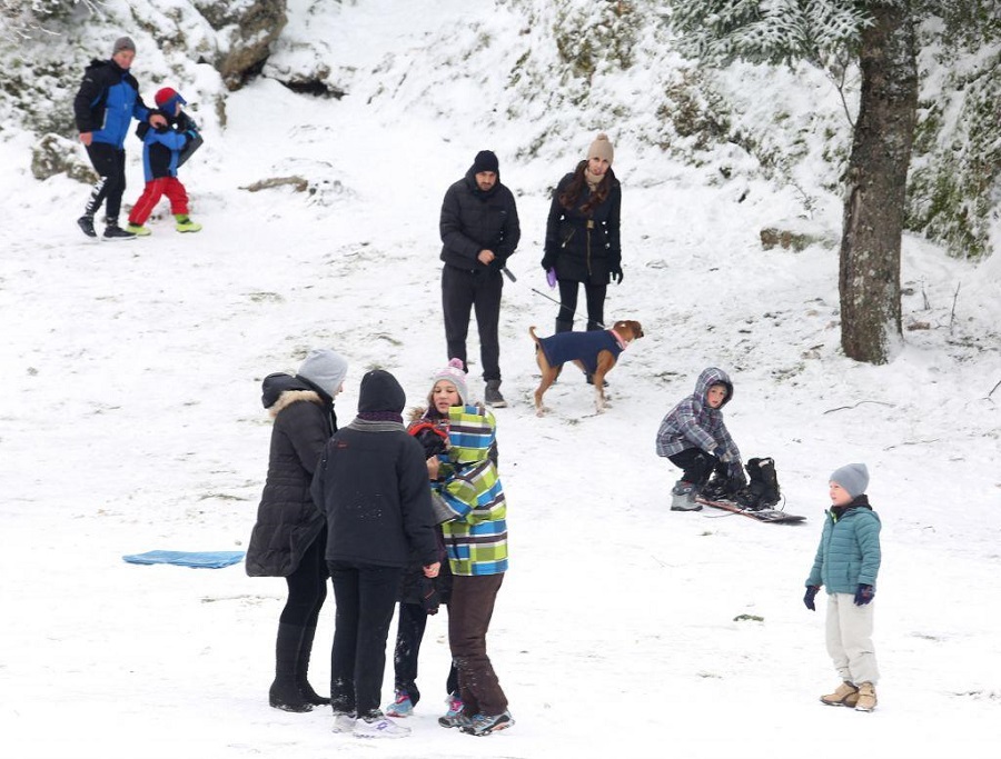 Εξασθενούν τα έντονα καιρικά φαινόμενα – Παραμένουν οι χαμηλές θερμοκρασίες