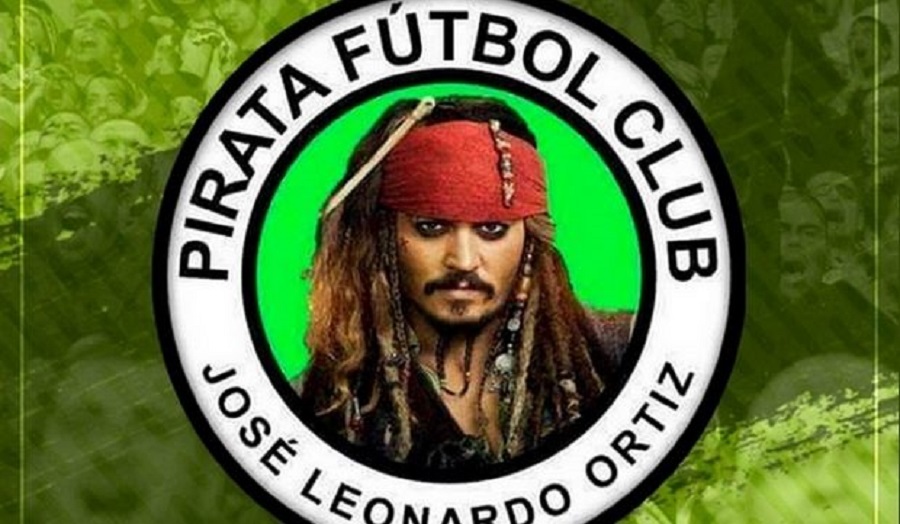 Ομάδα του Περού φοράει φανέλες με τον Τζακ Σπάροου (pics)