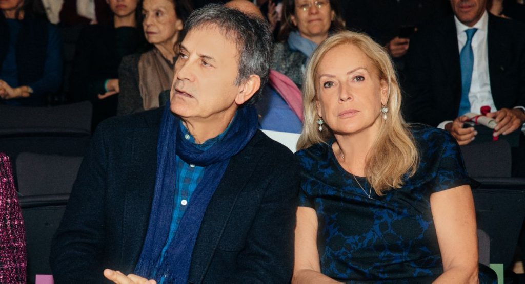 Έτσι γνώρισε ο Νταλάρας τη γυναίκα του – Την πέταξε έξω από μαγαζί