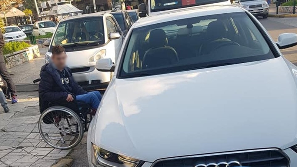 Ξέσπασμα πατέρα παιδιού με αναπηρία για μια βόλτα «Γολγοθά»