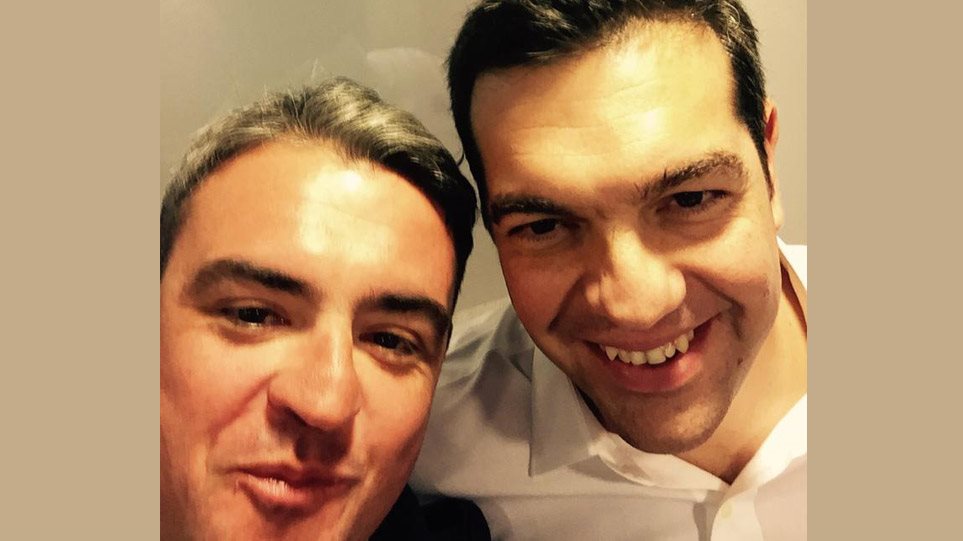 Η χλιδάτη ζωή του golden boy Τσίπρα – Παππά: Οι δεσμίδες με 40.000 ευρώ, το ακριβό τζιπ, οι «φουσκωτοί»